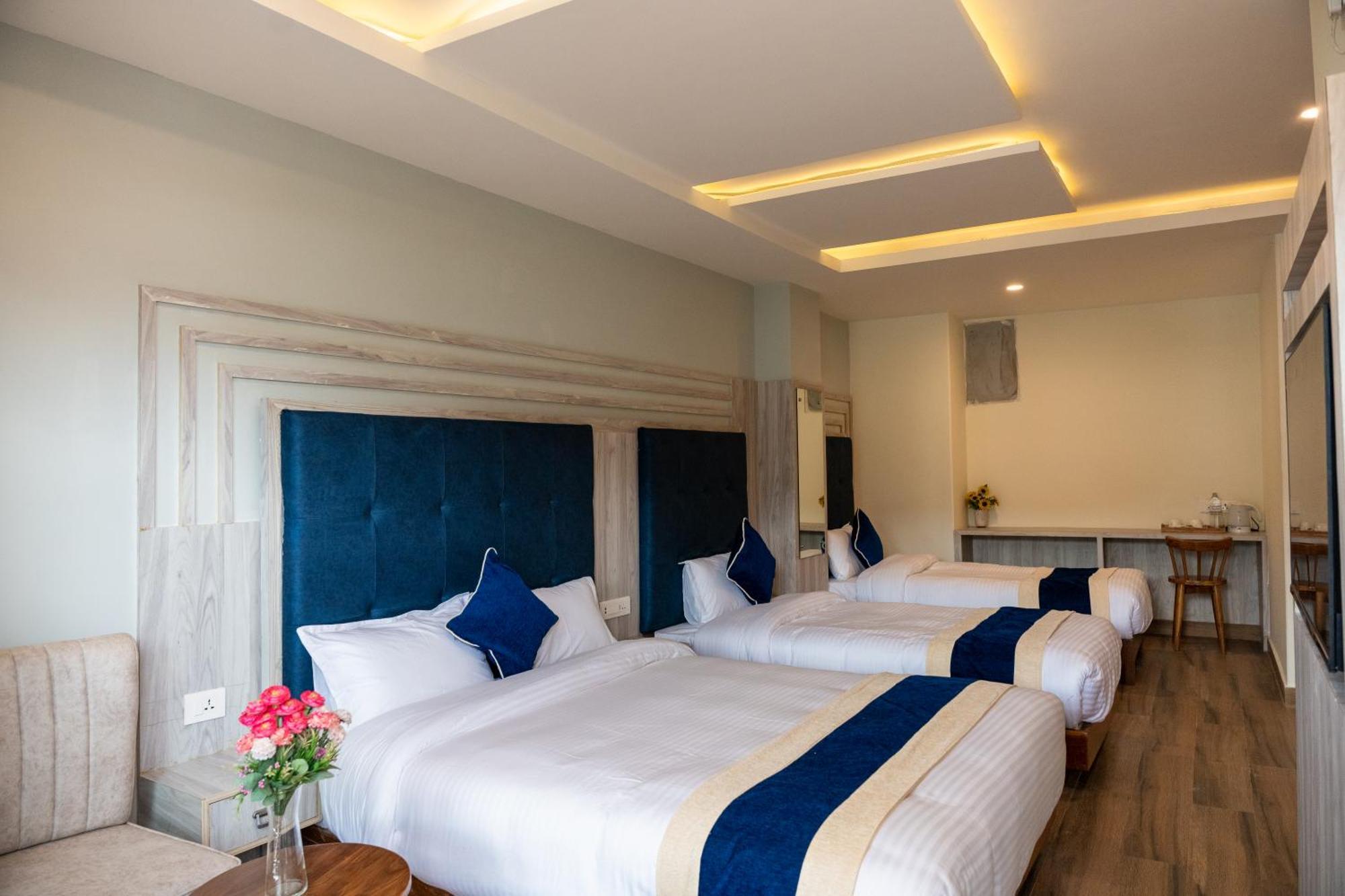 Hotel Adam Pokhara Exteriör bild