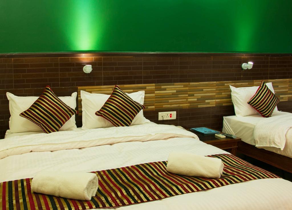 Hotel Adam Pokhara Exteriör bild